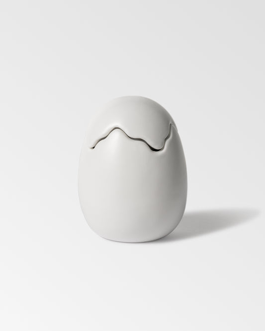 White egg-shaped Ovonique ceramic candle jar by Morimoon – minimalist sculptural design
