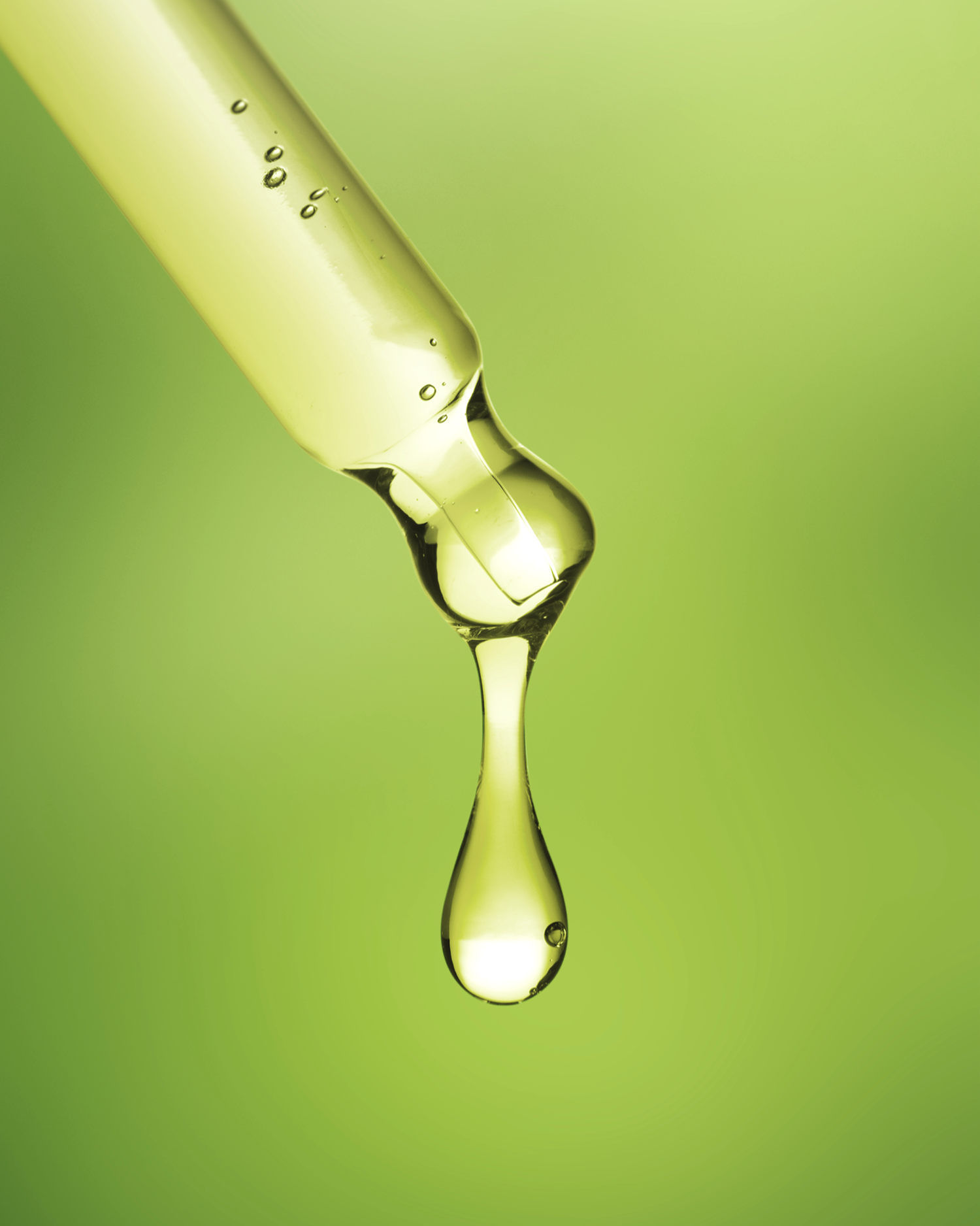 Dropper close-up of Morimoon Lush Eucalyptus Essential Oil – pure essential oil for diffuser use