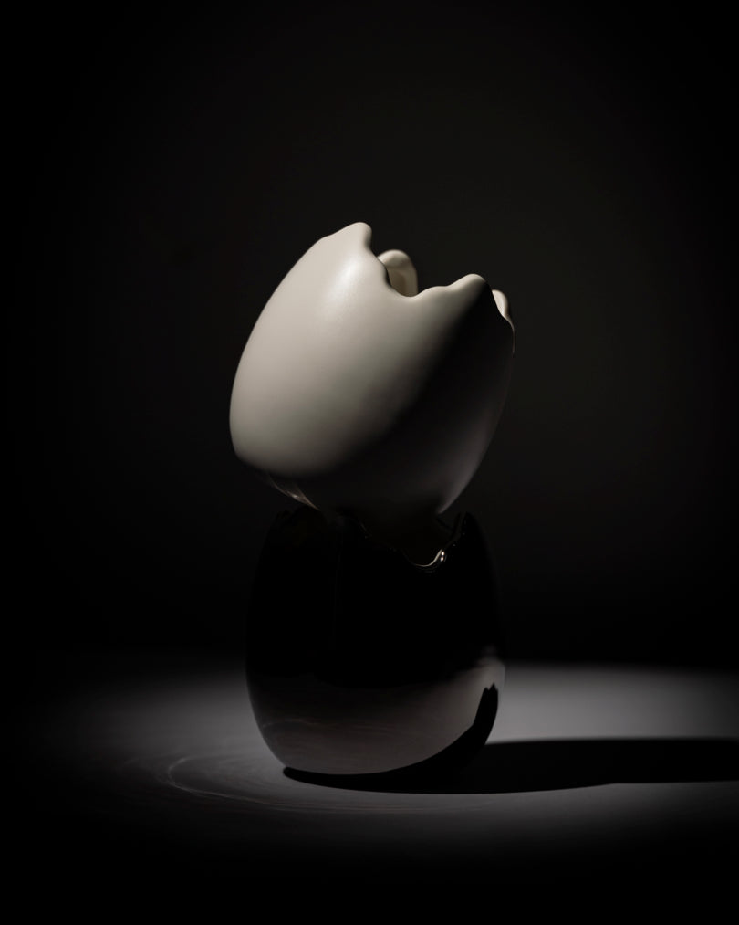 Modern silver ceramic Ovonique candle jar by Morimoon – side angle product photo