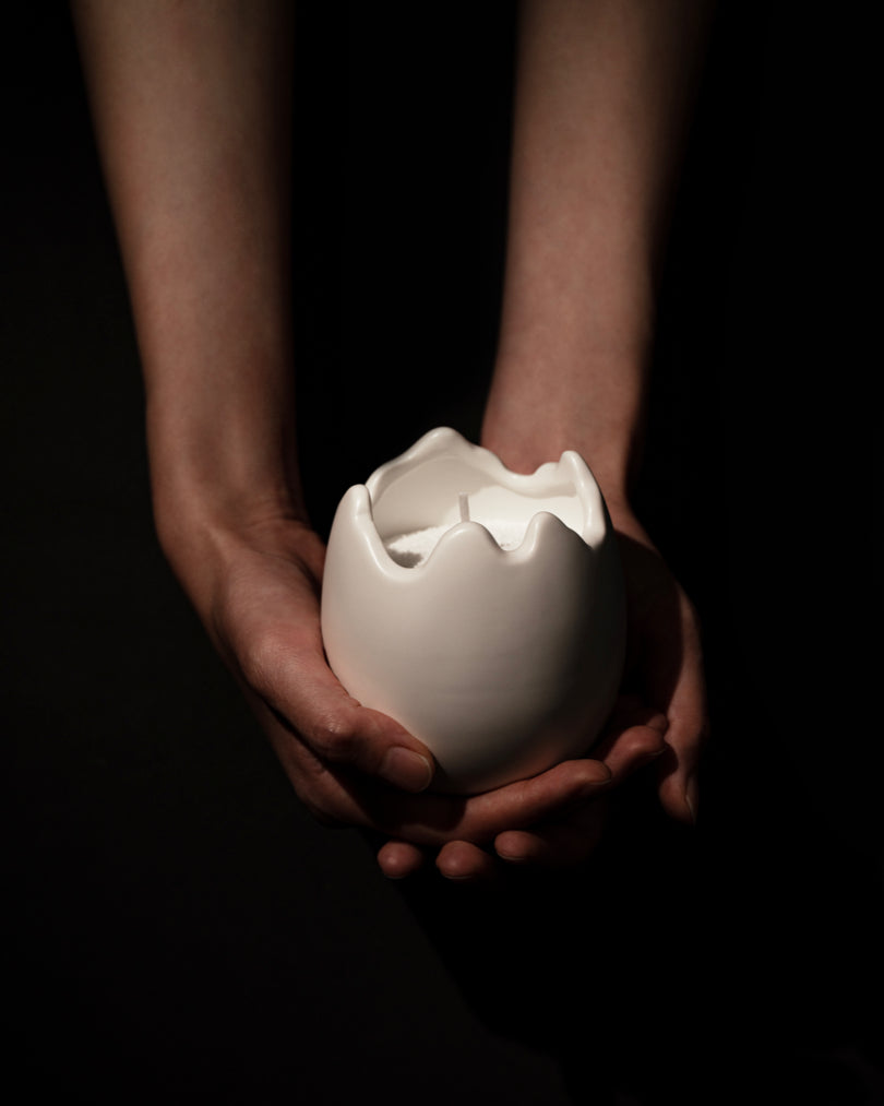 White Ovonique candle jar by Morimoon – elegant ceramic design held in hands